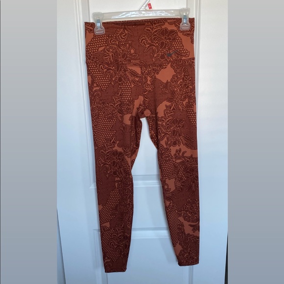 Nike Dri-Fit Burnt Orange Lace Print Leggings - Picture 3 of 8